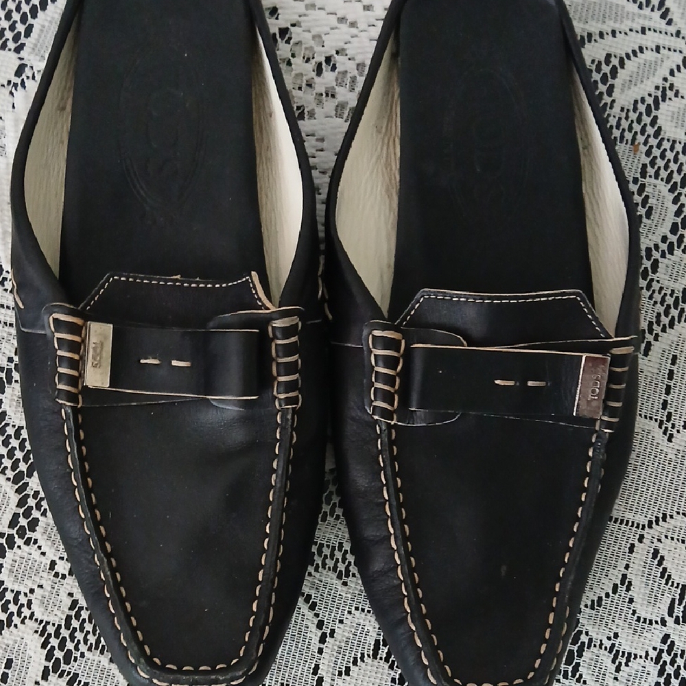 Tod's Black Leather Loafers with Moccasin Design